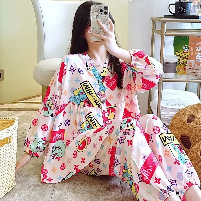 The Spring and Summer Pajama Woman's Cotton Silk Suit with A V-neck Is A Sexy and Thin Style That Can Be Worn on The Outside