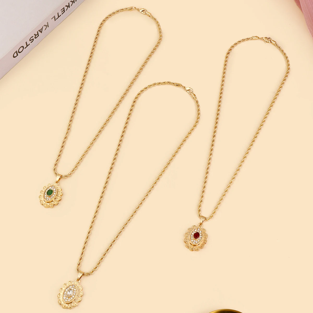 Moroccan Vintage Oval Pendant Necklace Gold Twist Chain Green Rhinestone Inlaid Ethnic Women Wedding Statement Jewelry