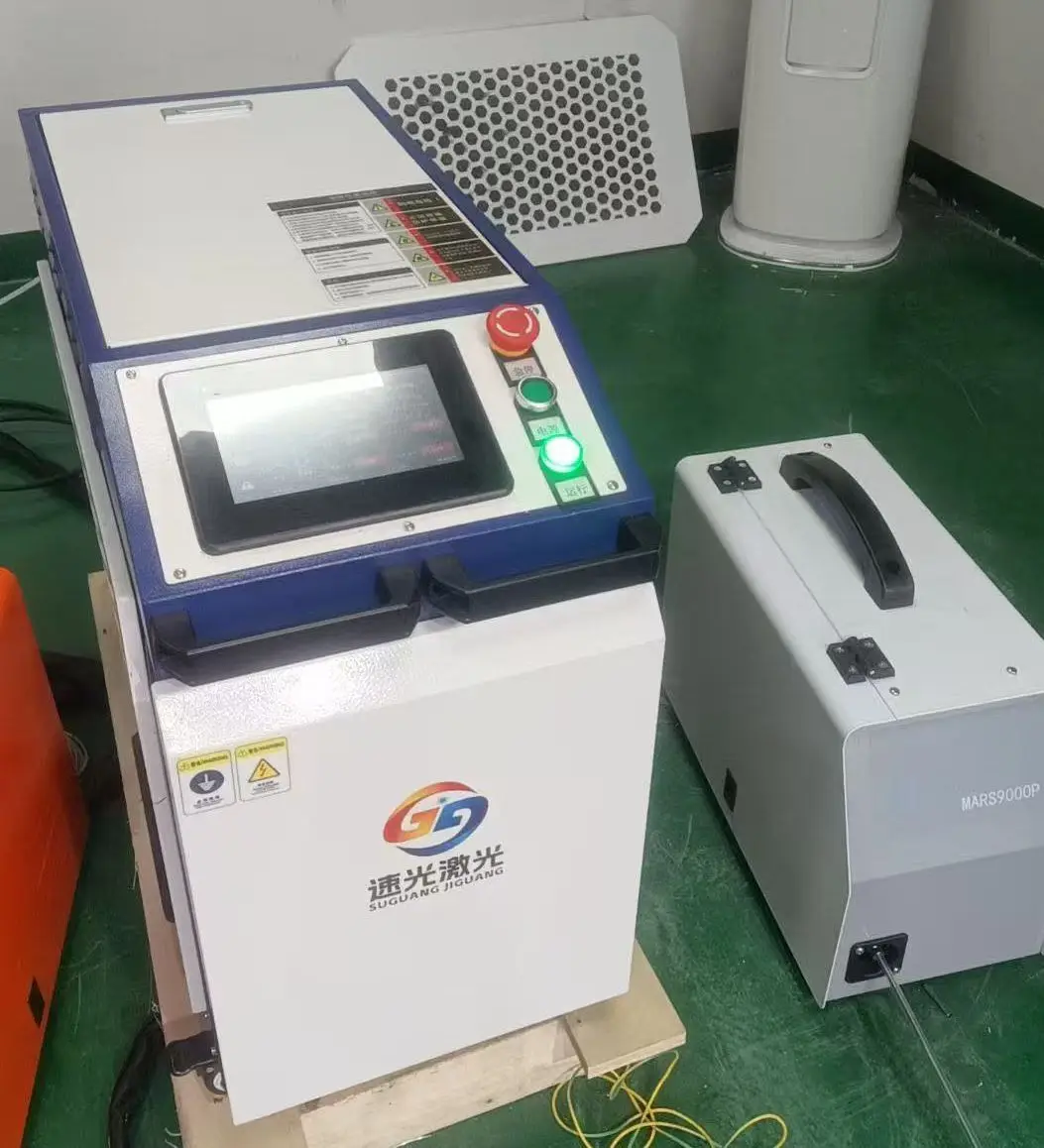 

Промышленный портативный ручной лазерный сварочный аппарат с ЧПУ 4-в-1, 2000 Вт, с водяным охлаждением