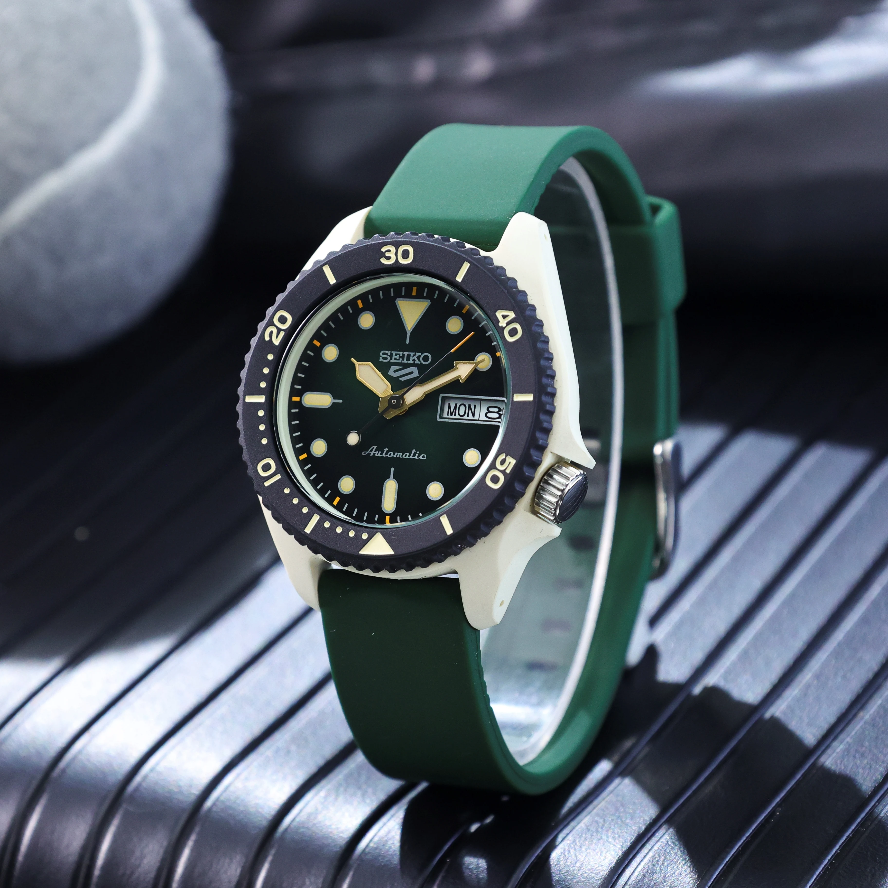 الأصلي الجديد SEIKO 5 ساعة رجالية ساعات آلية أوتوماتيكية 100 متر مقاوم للماء ساعة رياضية مضيئة SRPG79K1