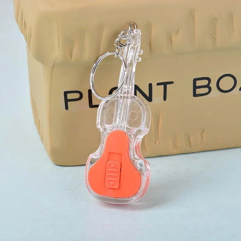 Gantungan kunci biola LED