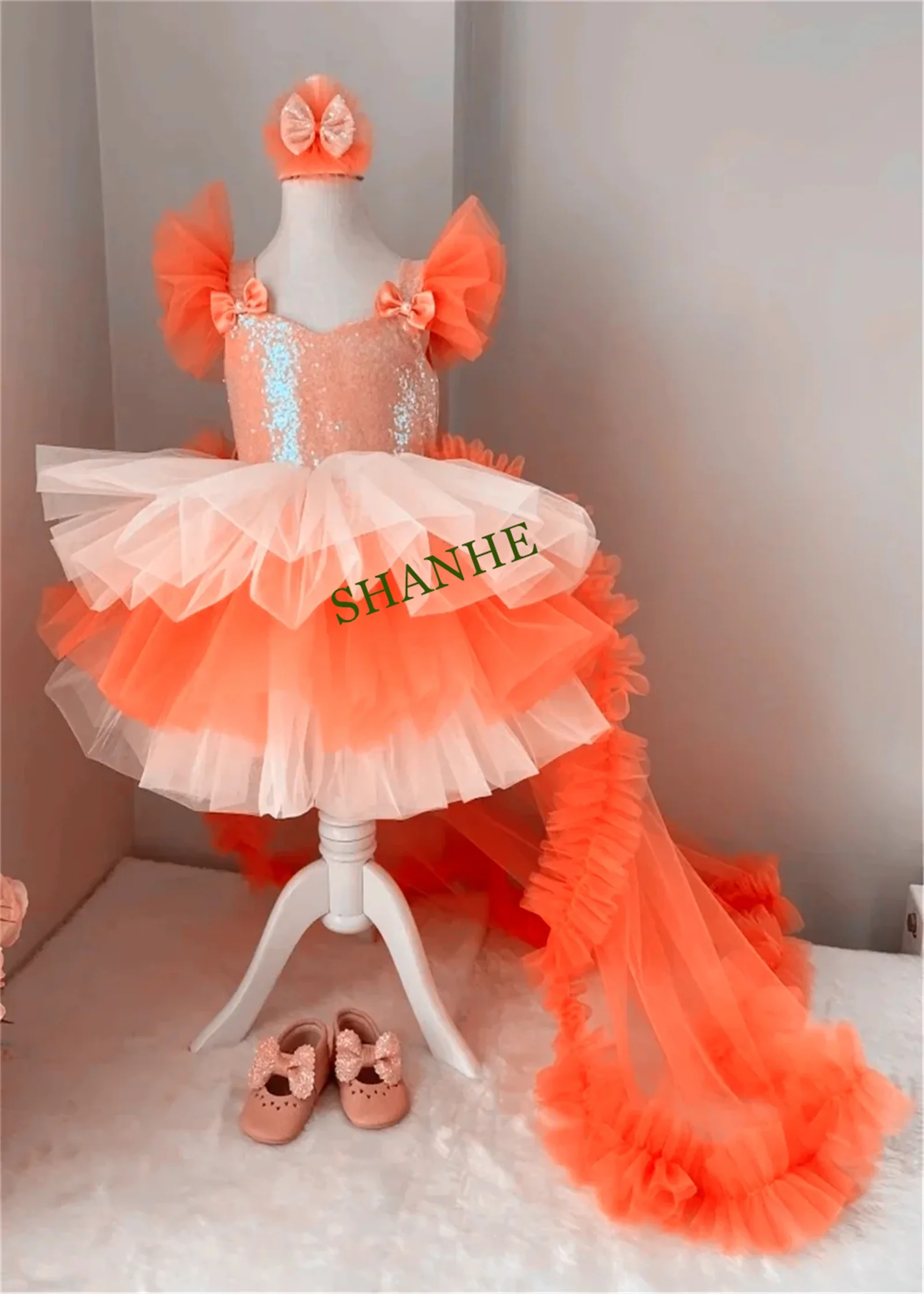 Bloemenmeisjesjurk Gezwollen Tule Oranje Gelaagde Strik Tailing Mouwloos Voor Bruiloft Prinses Verjaardagsfeestje Bal Eerste Communie Jurk