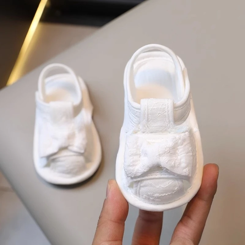 أحذية أطفال عصرية لصيف 2025 صنادل أطفال جديدة بسيطة متعددة الاستخدامات أحذية شاطئ للفتيات مريحة مانعة للانزلاق مشوا لأول مرة للأطفال Zapatos