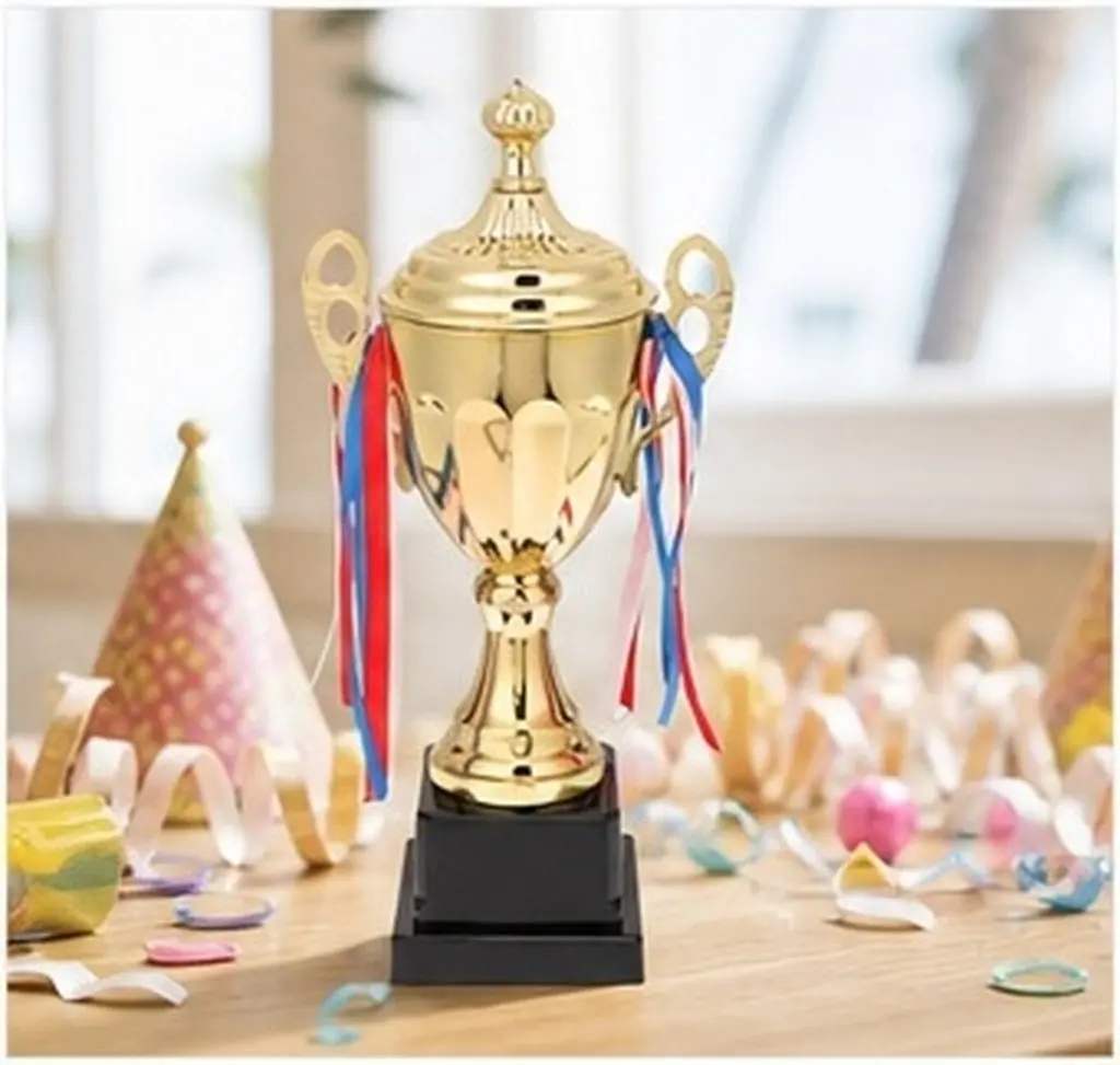 trofeo-metalico-universal-de-colores-vivos-y-diseno-elegante-ideal-para-eventos-deportivos-partidos-fiestas-como-premio-o-adorno
