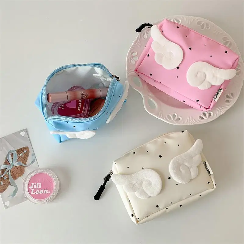 กระเป๋าเครื่องสำอางผู้หญิงลายปีกนางฟ้าหวานๆ กระเป๋าใส่เหรียญ กระเป๋าใส่หูฟัง ความจุเยอะ กระเป๋าเดินทางใส่ของชิ้นเล็กๆ ของขวัญสำหรับสาวๆ