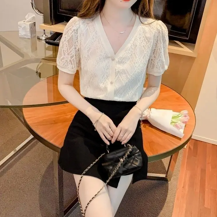 French V-neck Lace Short Sleeve Women 2025 Summer Fashionable and Versatile Temperament Puff Sleeve Top