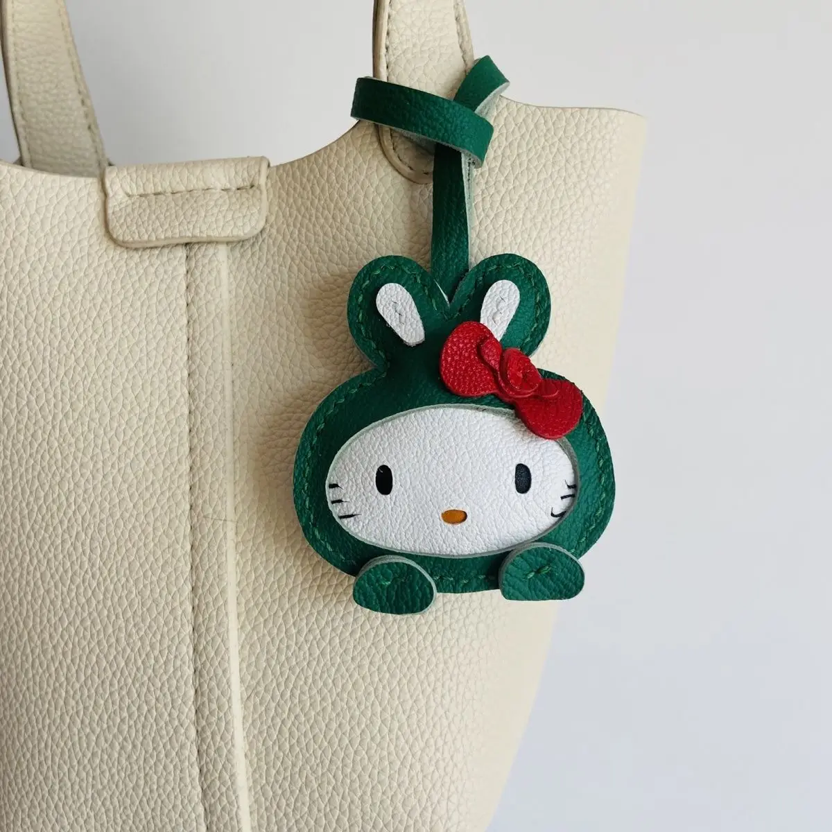 

Hot Sale Hello Kitty Handmade Leather Goods Sheep Cross Dressing Hello Kitty Handbag Pendant Cute Car Keychain Cute Girl Gift
