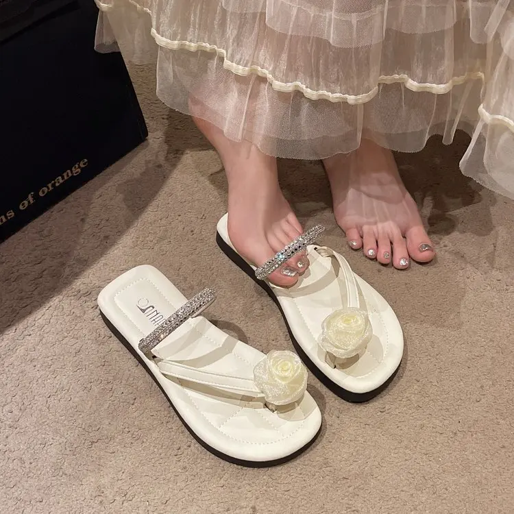 

Flower flat slippers with one-toe strap to match skirt