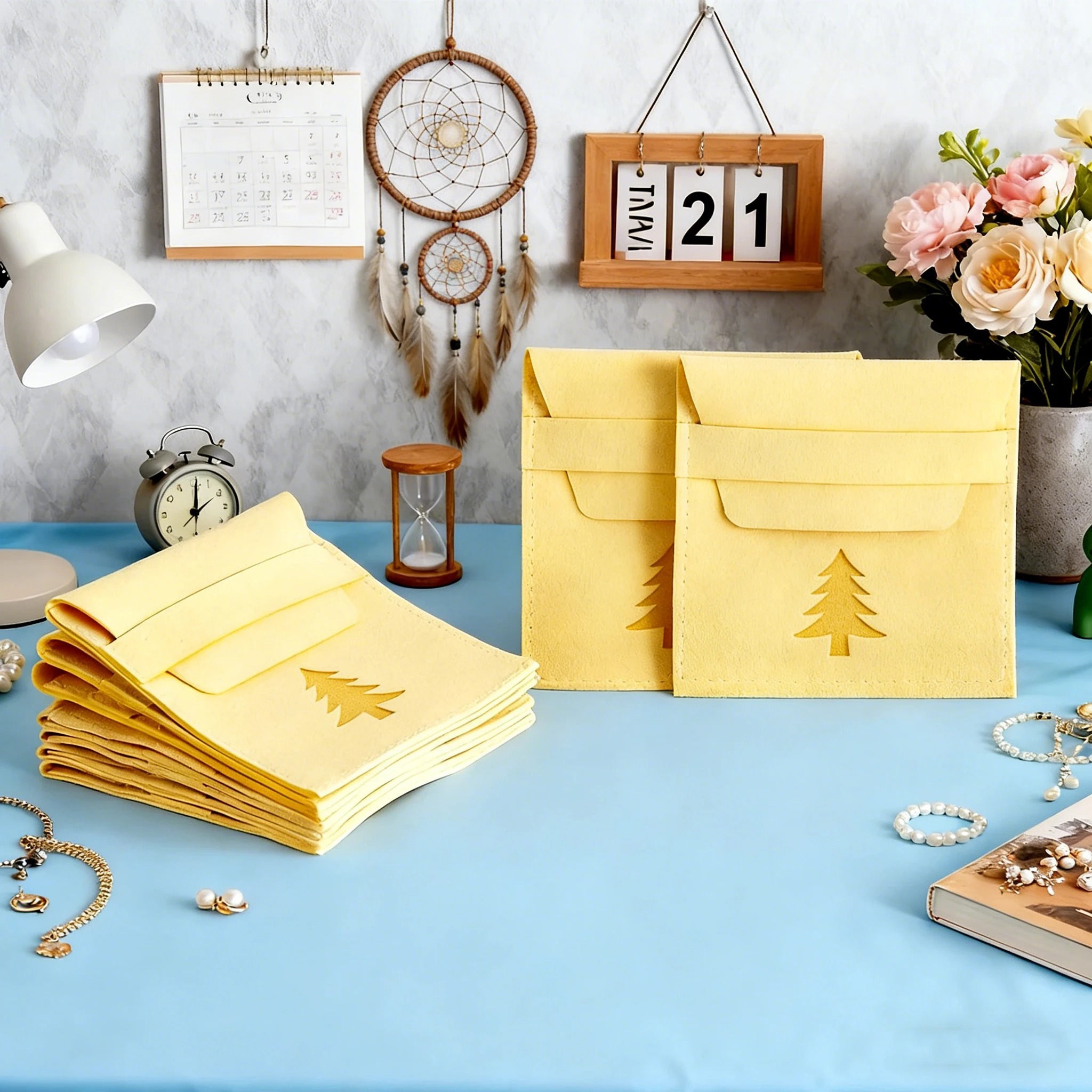 

Custom Logo 8*8cm Embossing Yellow Microfiber Jewelry Packaging Bag Pouch Pochette Bijoux for Earrings Necklace Bracelet Gift