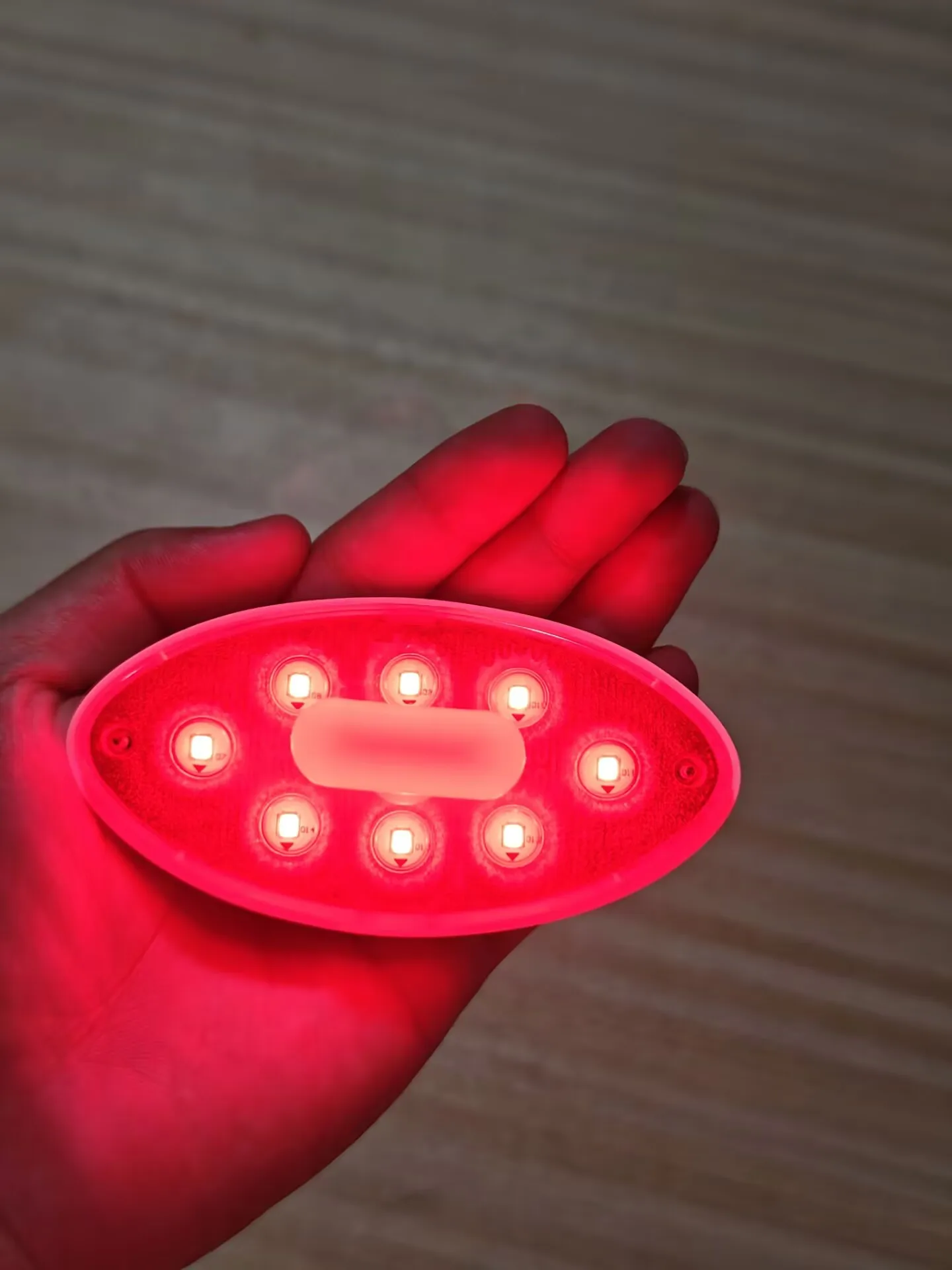 

Устройство для быстрого объема губ со светодиодной технологией, активацией с подогревом коллагена и антивозрастной терапией для глаз красного света