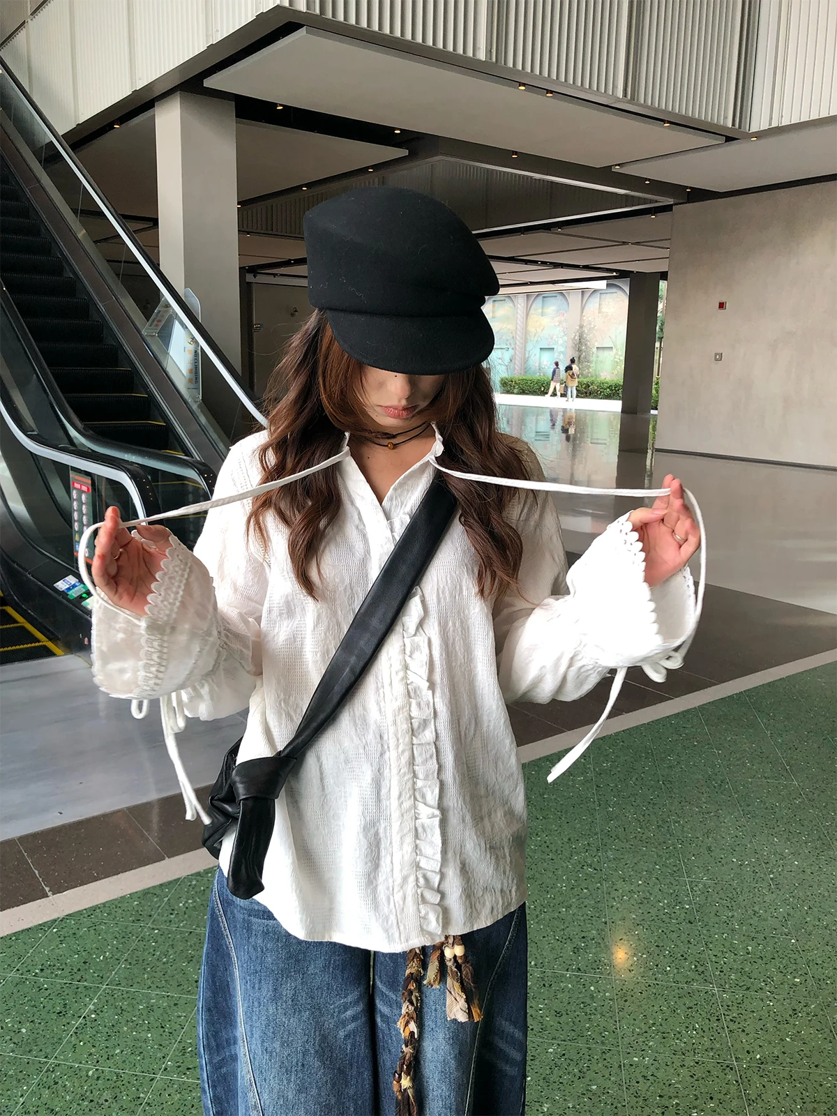 

Ele V-Ne Lace Trim Blouse Women's Early Spring Commute irt French Sle Loose Fit Pure Cotton Long Sve Midi Blouse