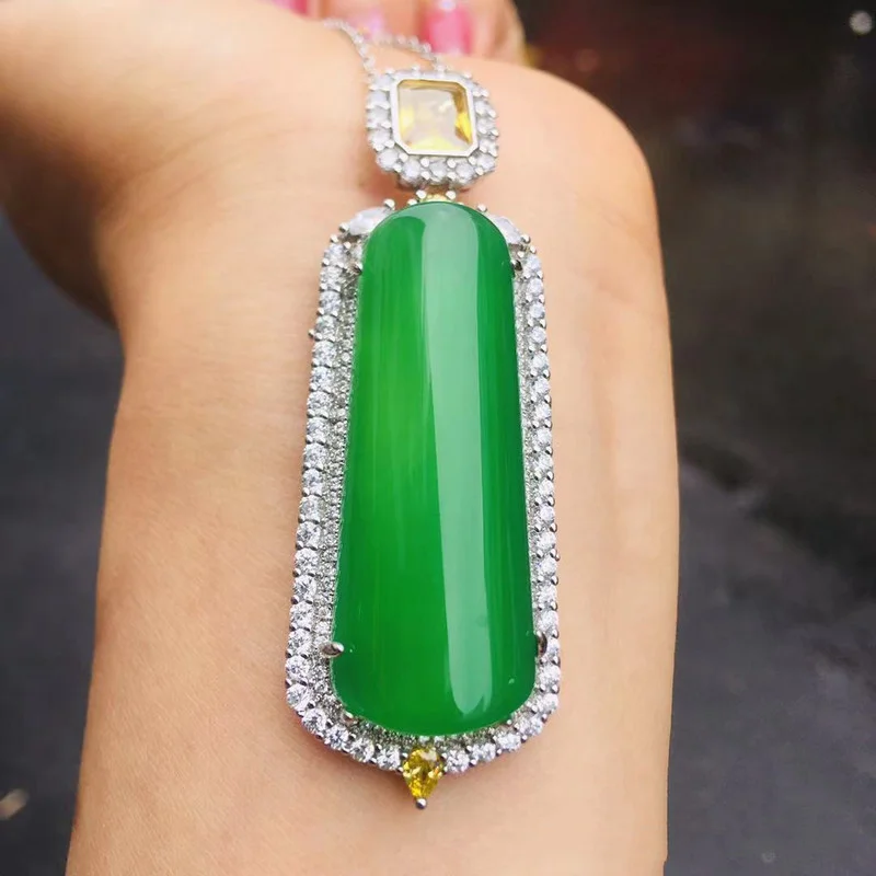 Natural Agate Green Chalcedony Long Wushi Brand Pendant Women's Fashion Necklace Pendant Jewelry
