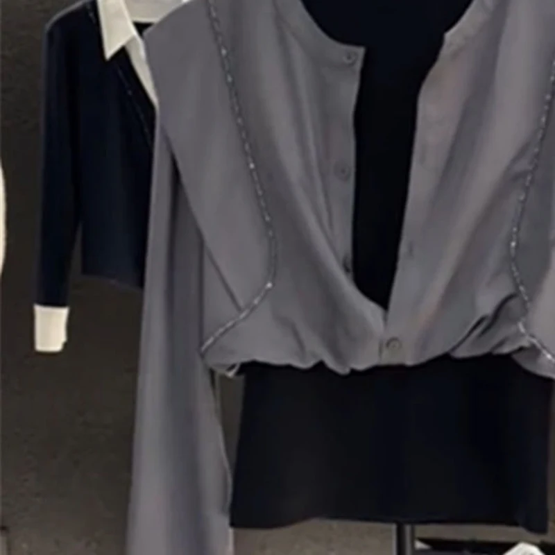 Fake two-piece long-sleeved shirt female summer design sense niche stitching retro temperament Joker fashion slim top.