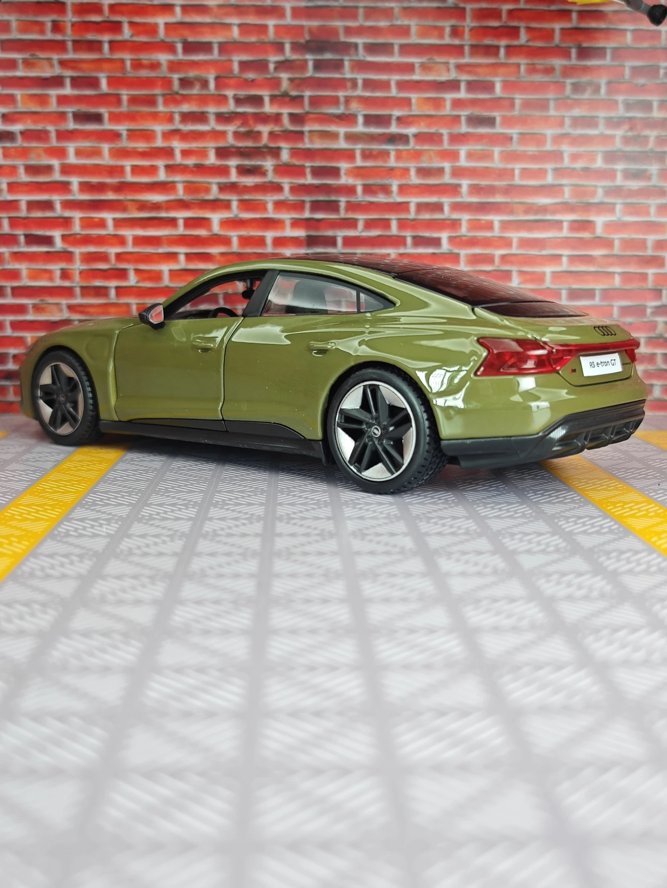 Maisto 1:25 Simulation Audi RS e-tron GT 2022 alliage Supercar modèle voiture accessoires Collection porte peut ouvrir cadeau détails riches