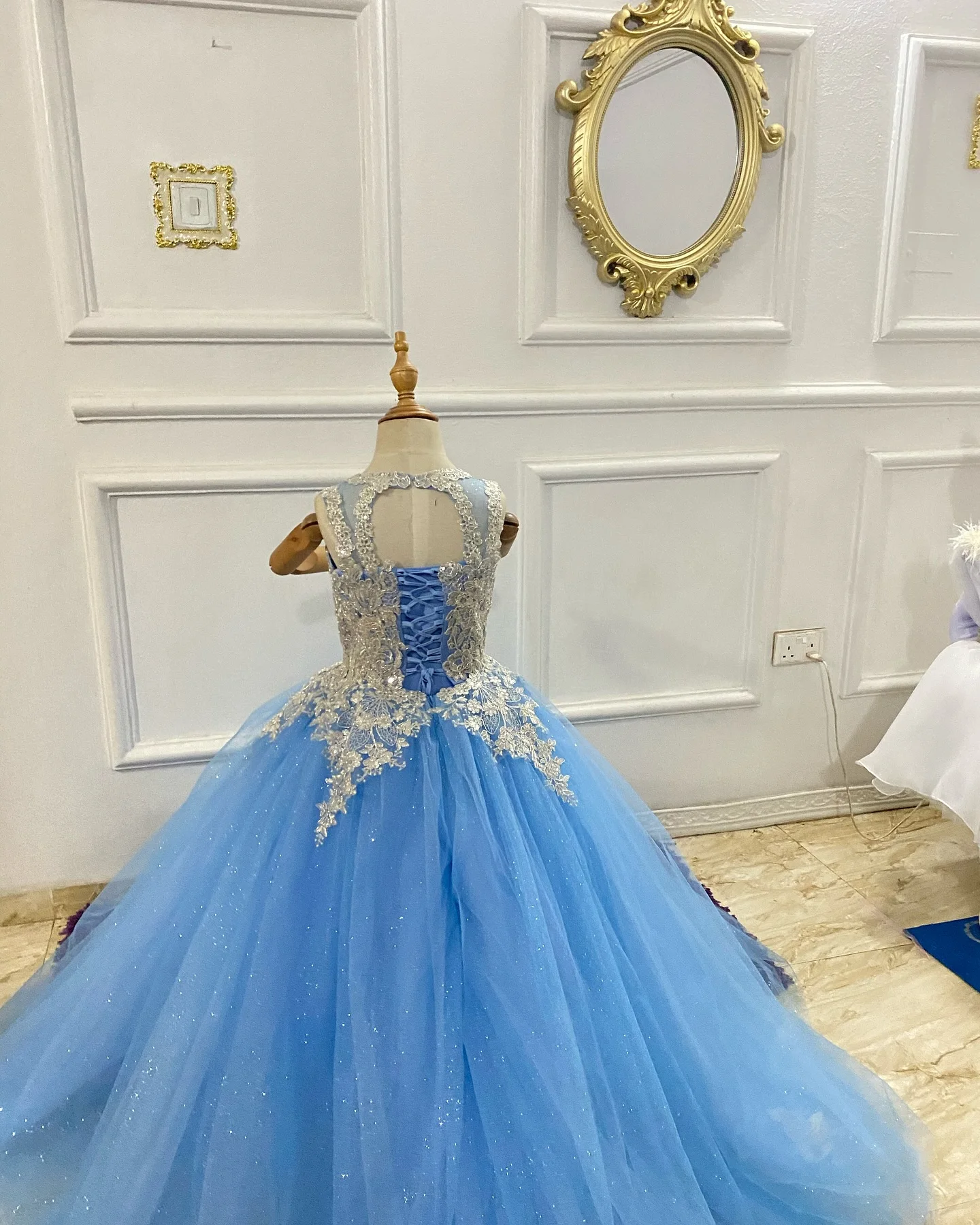 Sky Blue Flower Girl Dresses Customized Children Birthday Party Gowns Shiny Tulle Bling Bling Lace Appliqued Girls Photos Gowns