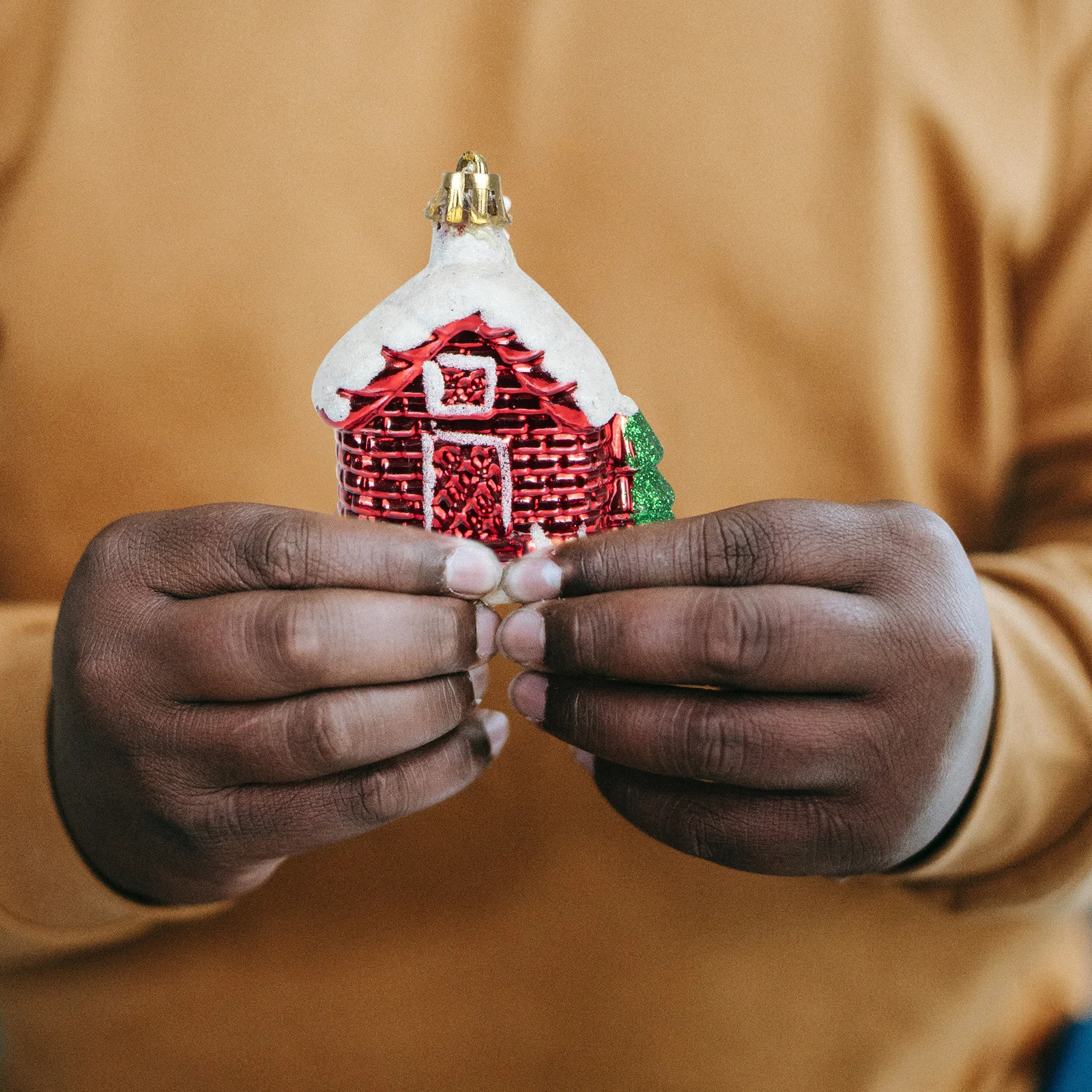 

6Pcs Plastic Christmas Tree Pendants Exquisite Small Red Decorations for Xmas Party Home Bar Christmas Tree Red Pendant