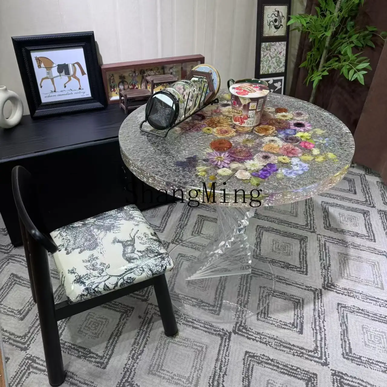 

CL High-End Luxury Elegant Villa Carved Dried Flower Inlaid Epoxy Resin Acrylic Dining Table Round Transparent Dining Table