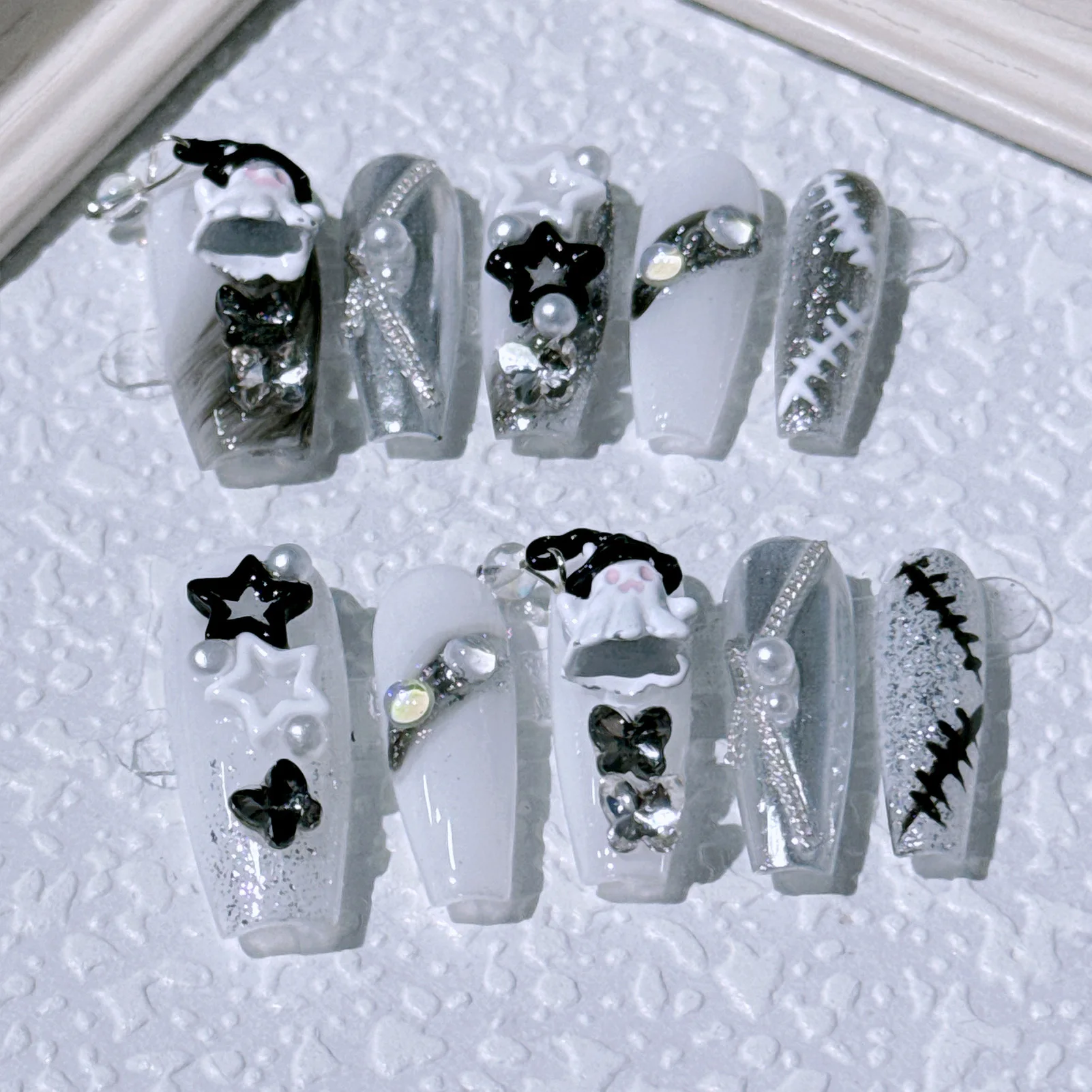 10PCS Spiegel Nette Geist Falsche Nägel T Form Drücken Auf Nägel Harz Künstliche Nägel für Halloween Partys DIY Maniküre