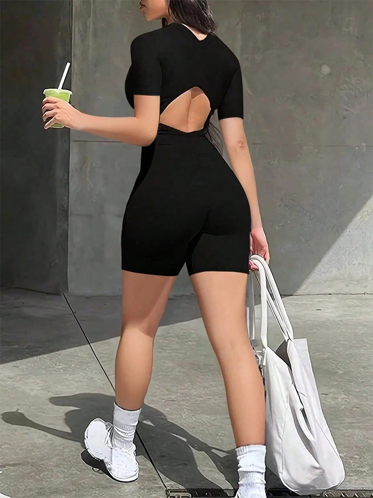 ربيع المرأة حللا جديد الشارع الشهير موضة قصيرة الأكمام سحابات حللا أسود مثير سيدة الخامس الرقبة الجوف خارج عارية الذراعين السروال القصير