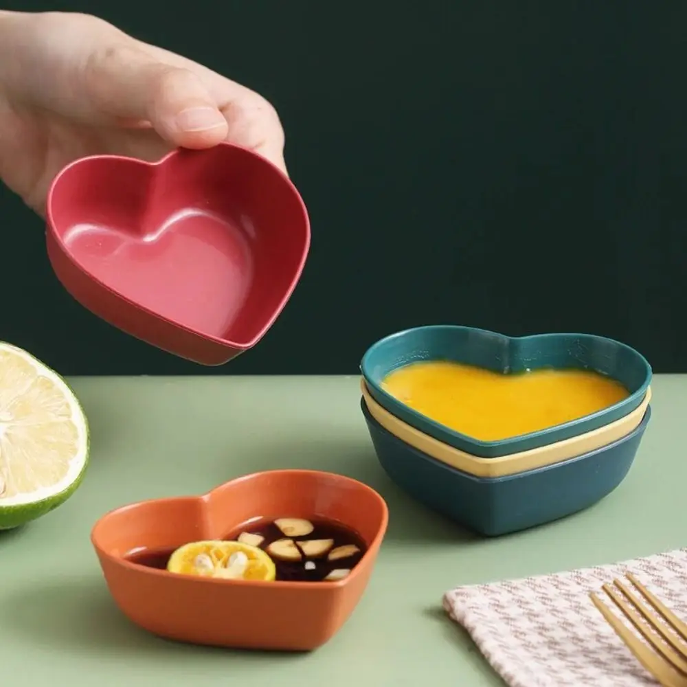 Cute Wheat Straw Heart Shape Seasoning Dish Mini Nordic Style Salted Cabbage Dish Washable Unbreakable Spice Plate for Kitchen