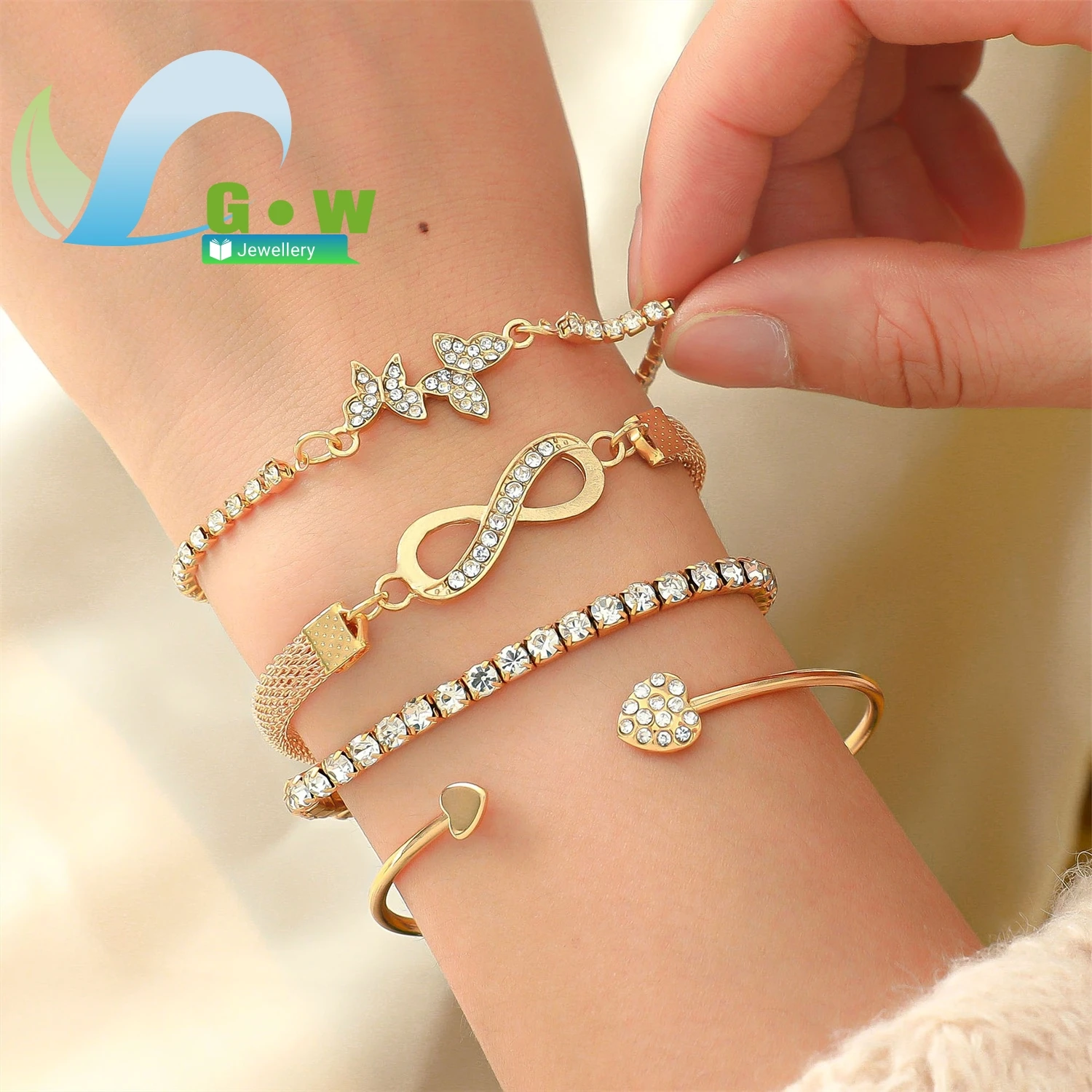 

Новый набор браслетов в европейском стиле: 8-образные тюльпаны и бабочки, 5 штук, золотистый оттенок, регулируемые, многослойные украшения для женщин, модные.