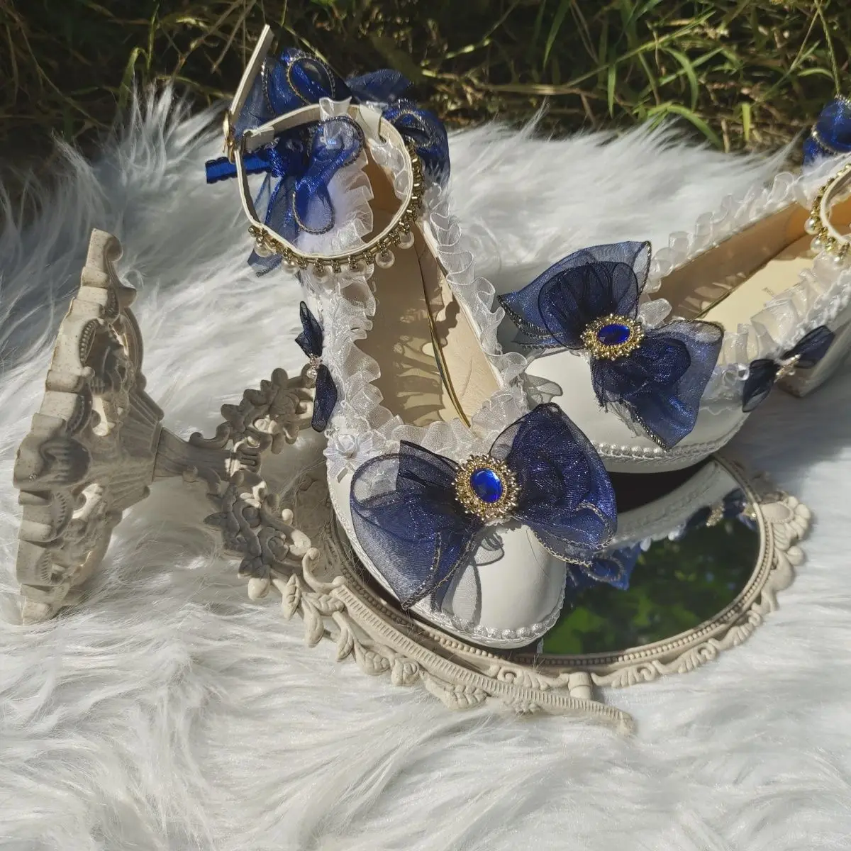 โลลิต้าทํามือรองเท้าส้นสูงส้นก้อนรอบนิ้วเท้ารองเท้าแต่งงานดอกไม้