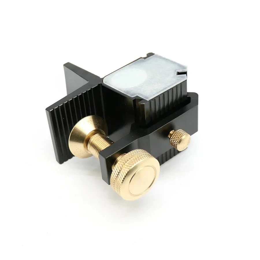 

Шаблон для распиловки под коньковый хвост (дожевка) для деревообрабатывающего станка | Ручной угломер для резки под прямым углом