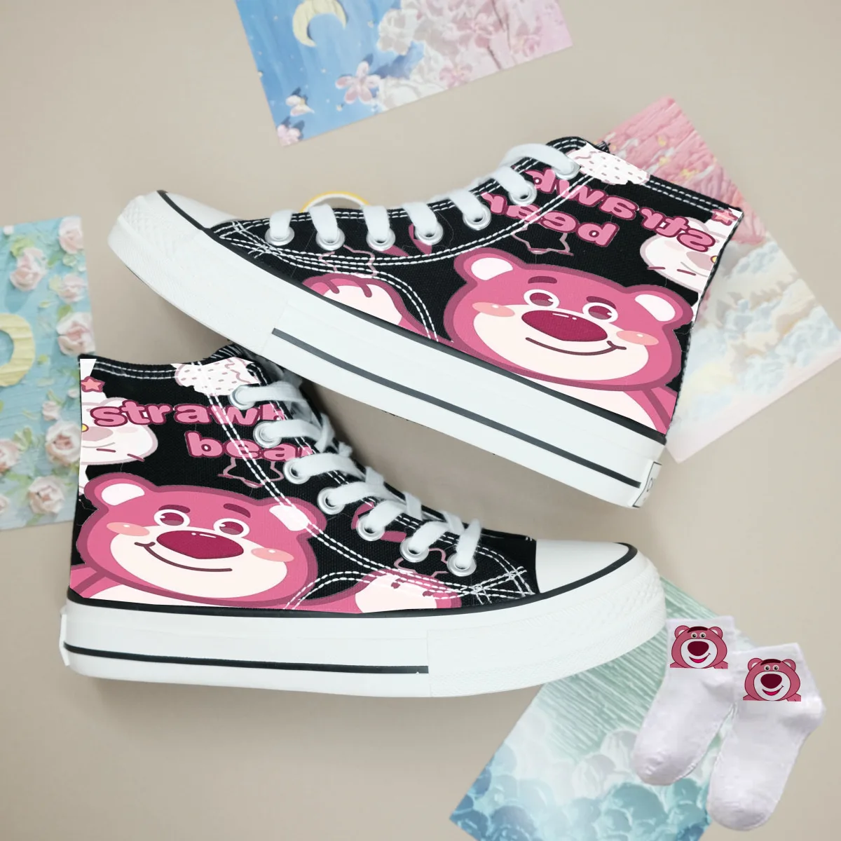 Buzz Astral Kubuś Puchatek Strawberry Bear student para casual buty dla mężczyzn Jesienne nowe wysokie płócienne buty dla kobiet