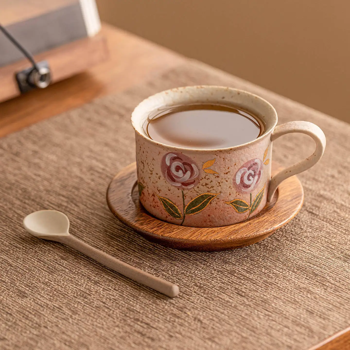 High-End Blue and White Flint Red Ceramic Coffee Cup - Hand-Painted Gold Rose Latte Art Mug, Elegant Home & Office Tea Cup