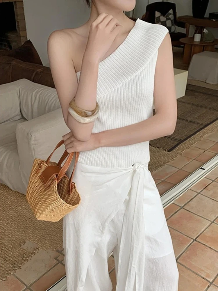 2026 Summer Luxury One Shoulder Sleeveless Knit Vest Women Slim Fit Off Shoulder Elegant Outerwear Streetwear Fashion Tops