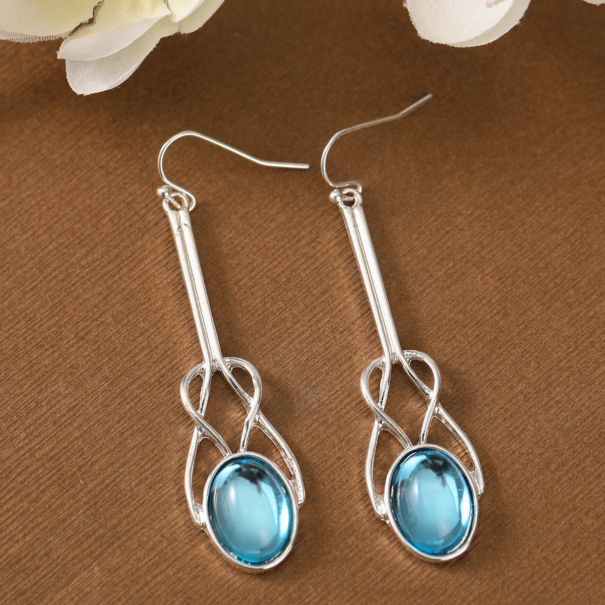 Vintage Hollow Interwoven and Inlaid Artificial Gemstone Drop Earrings for Ladies, Suitable for Parties and Gatherings.