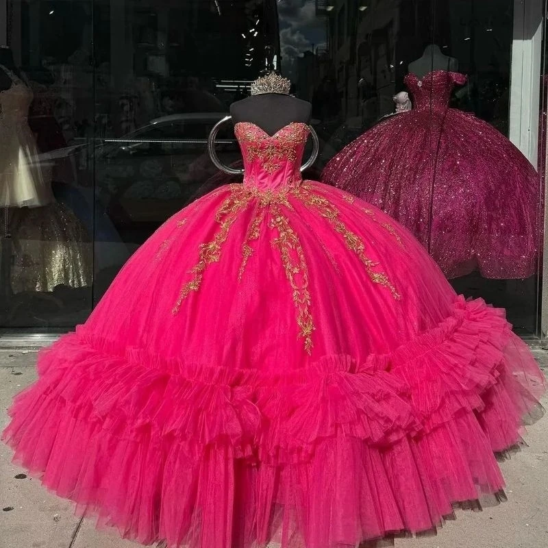 

Rose Red Quinceanera Dresses Ball Gown Sweet 16 Girls Gold Appliques Lace Tiered Tull Birthday Party Pageant Miss Gala Vestidos