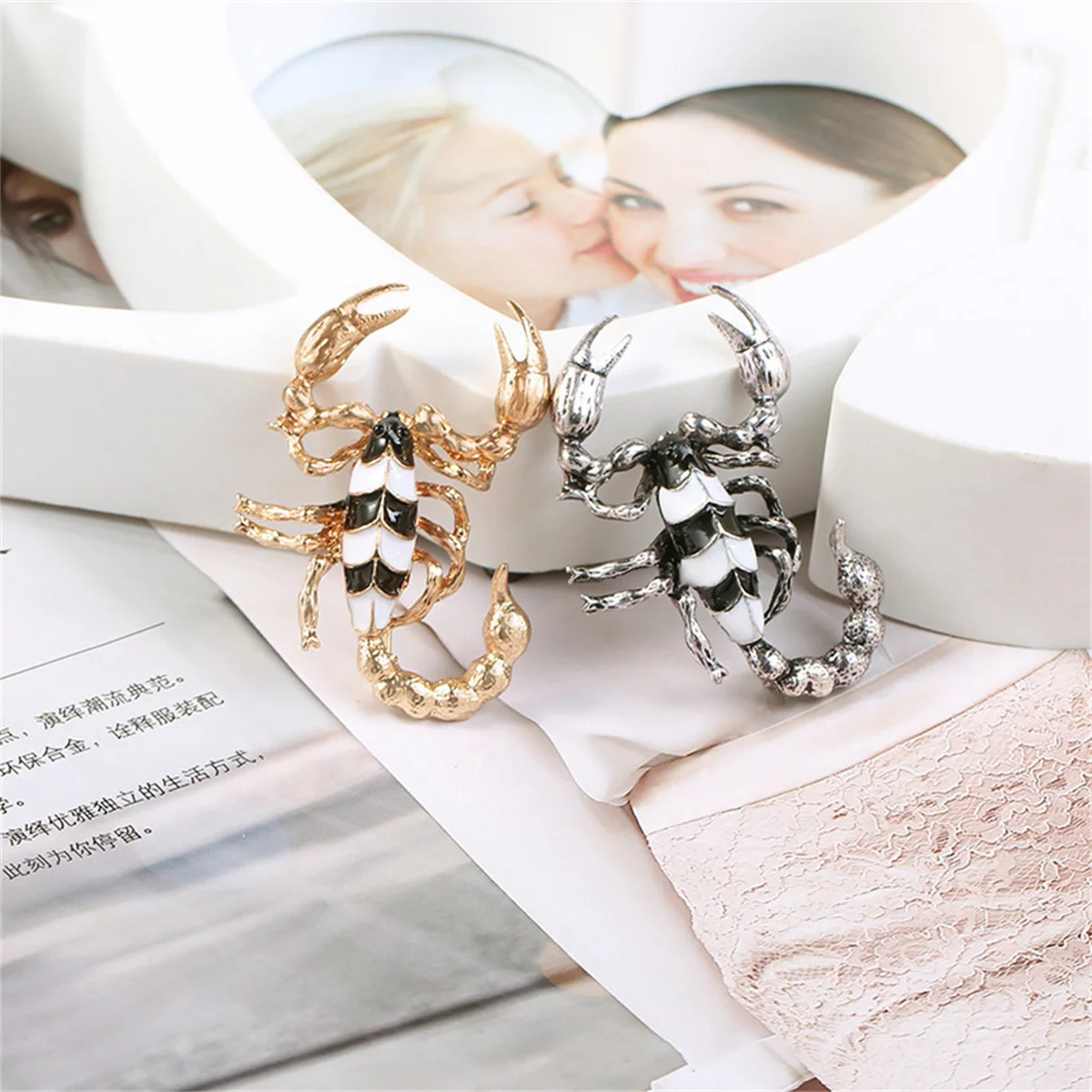 

Mighty Retro Scorpion Brooch Pin Korean Gothic Punk Style Jewelry Accessories Halloween Party Gifts Clothing Bag Decoration 2025