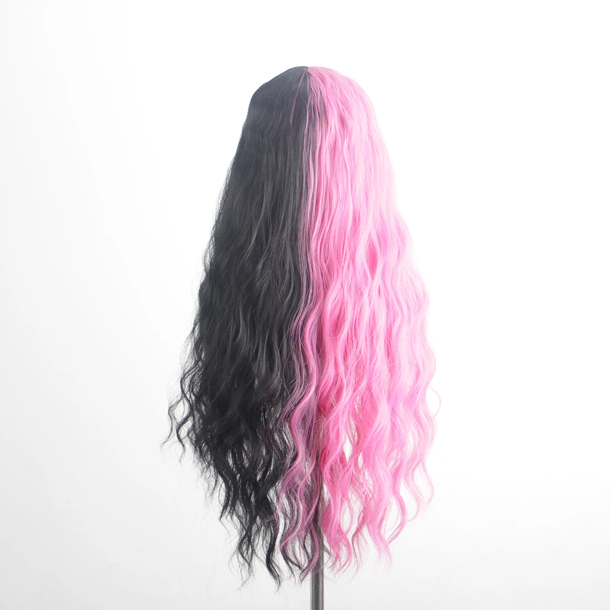 Peluca de pelo rizado largo sintético de alta calidad de colores mezclados en negro y rosa para mujer con flequillo Qi de moda para uso en fiestas