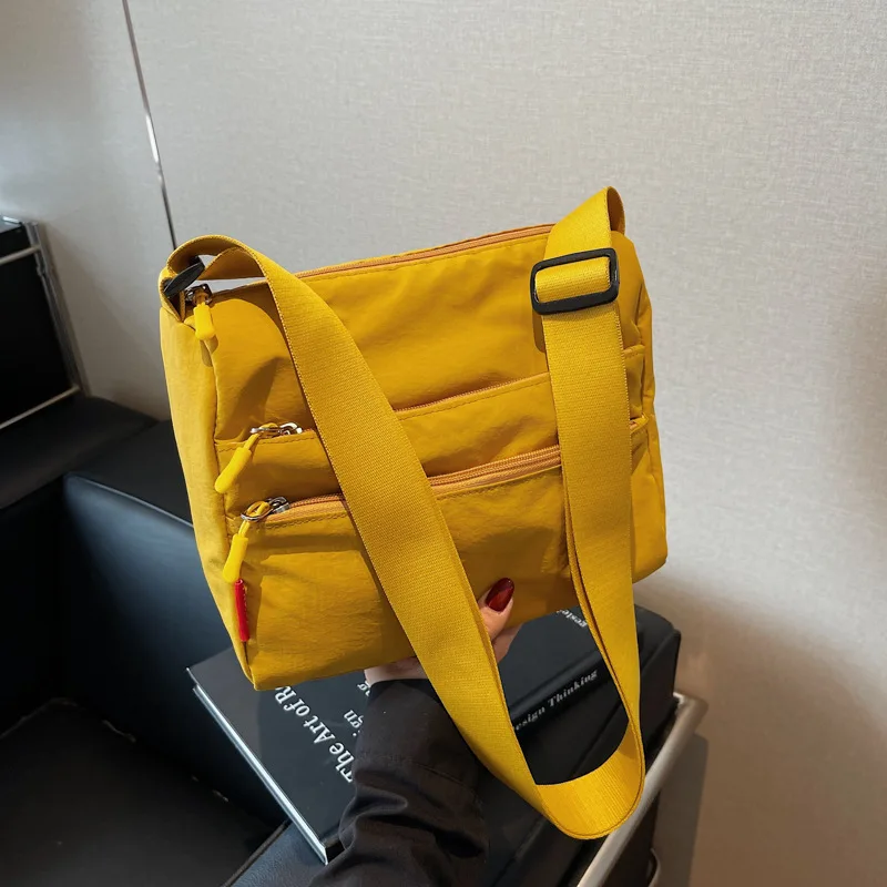 

2025 Новая повседневная сумка-тоут для женщин, дизайнерская роскошная сумка большой вместимости, простая дорожная сумка через плечо, студенческая школьная художественная сумка через плечо