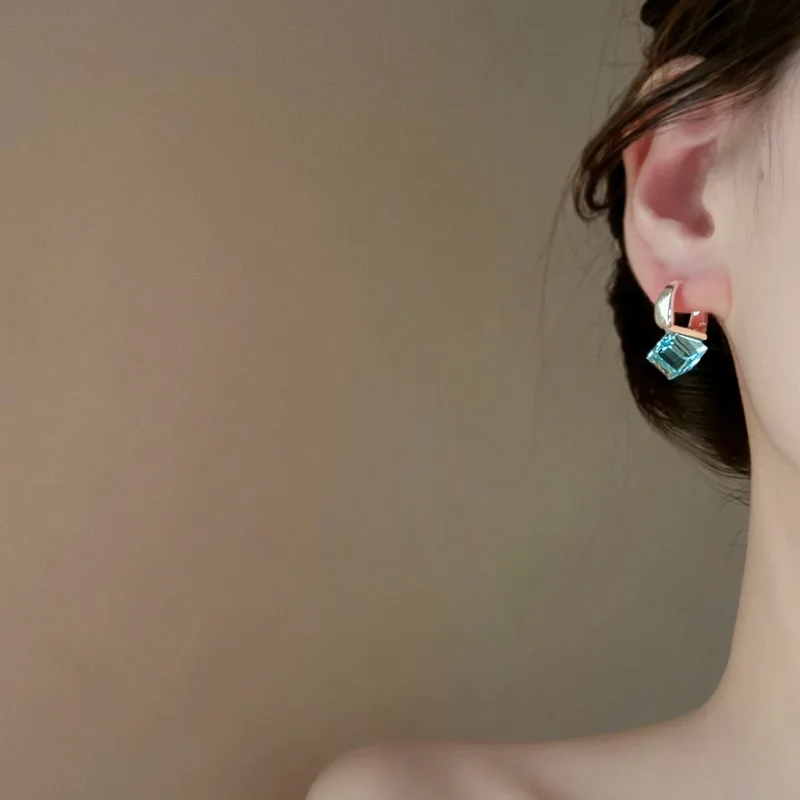 DOO MEI Sparkling Light Blue Square Cubic Zirconia Huggie  Earrings Minimalist Daily Dating Wedding Party Fashion Jewelry Gifts