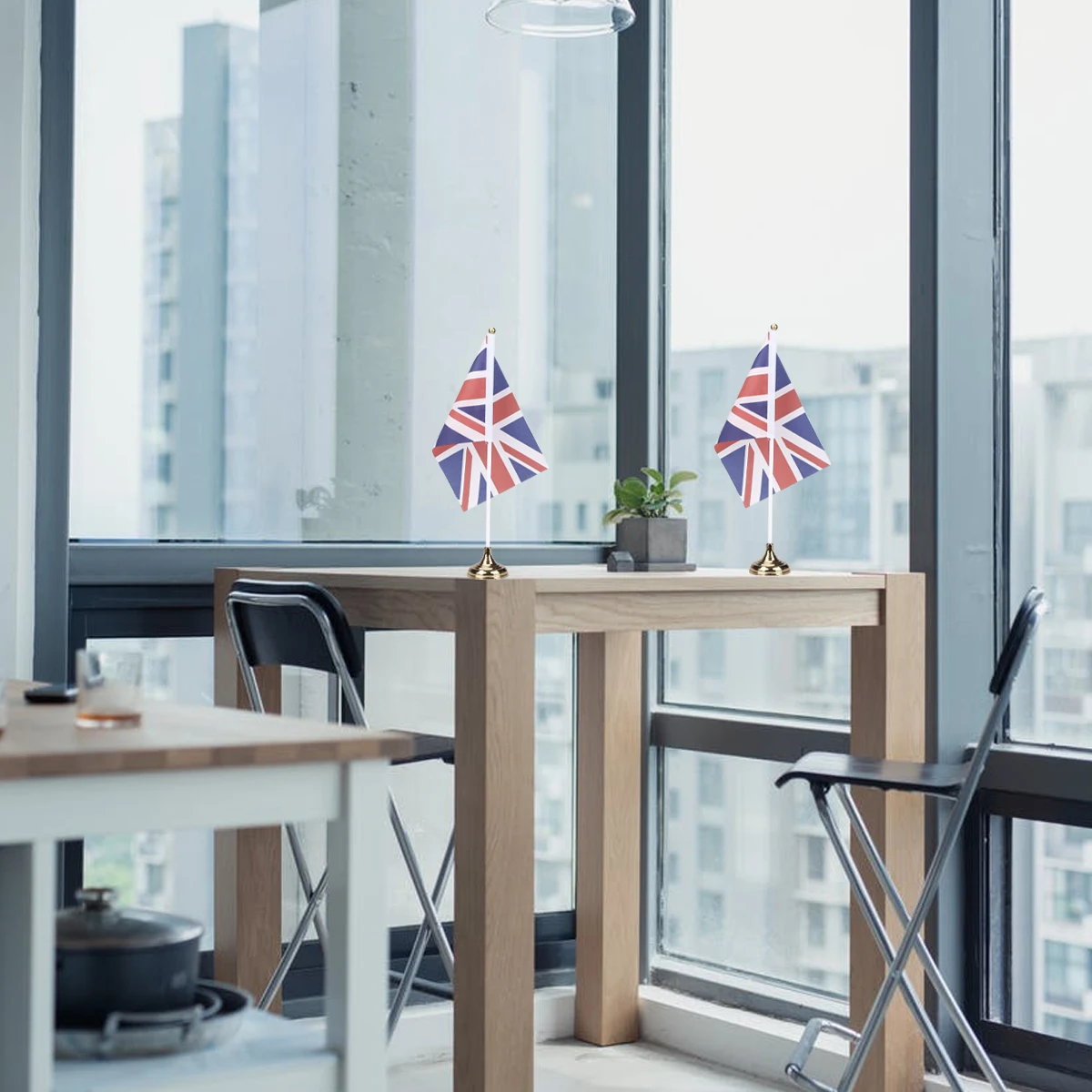 

Uk Desktop Flag Gold Base Small Mini Flag For National Day Office Decor Party Historical Military Events Polyester