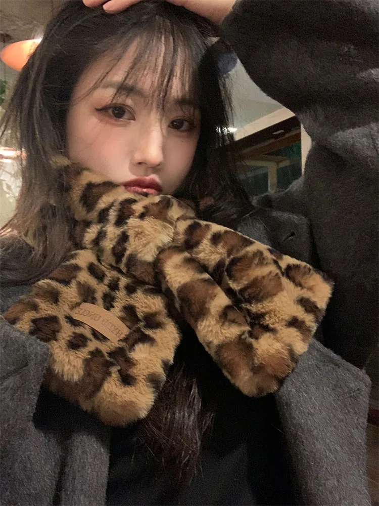 Korean Style Leopard Print Plush Scarf Women's Winter New Neck Warmer Short Neck Warmer Warmth Protection Accessories