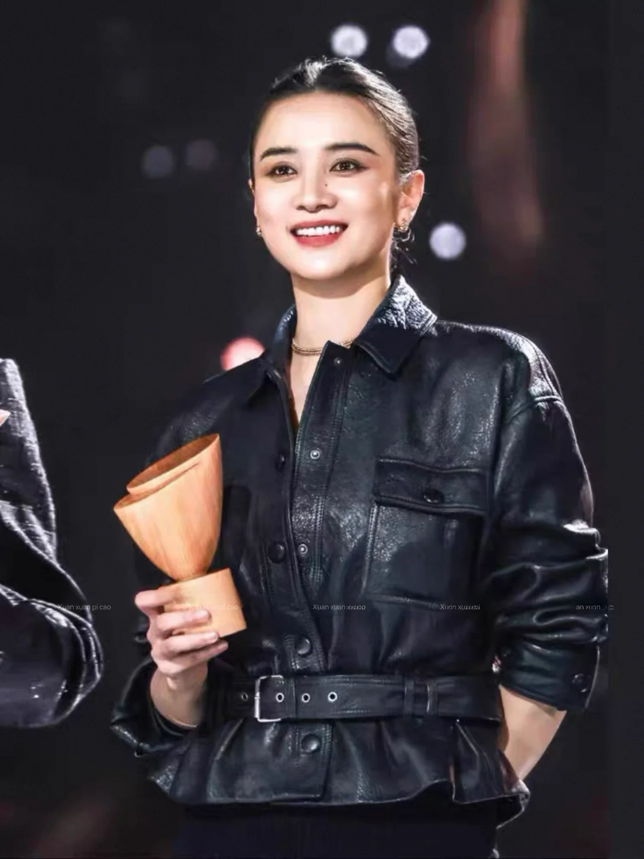 

Весна 2025: Модная женская кожаная куртка из овчины с длинными рукавами, повседневное стильное пальто для города, трендовый топ