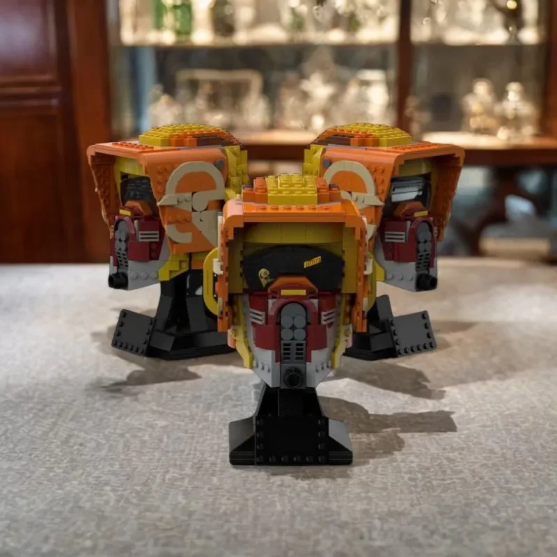 

575PCS Star Battle Helmet Ezra Bridger Building Blocks Educational DIY Toy For Kids Operational Skill Development