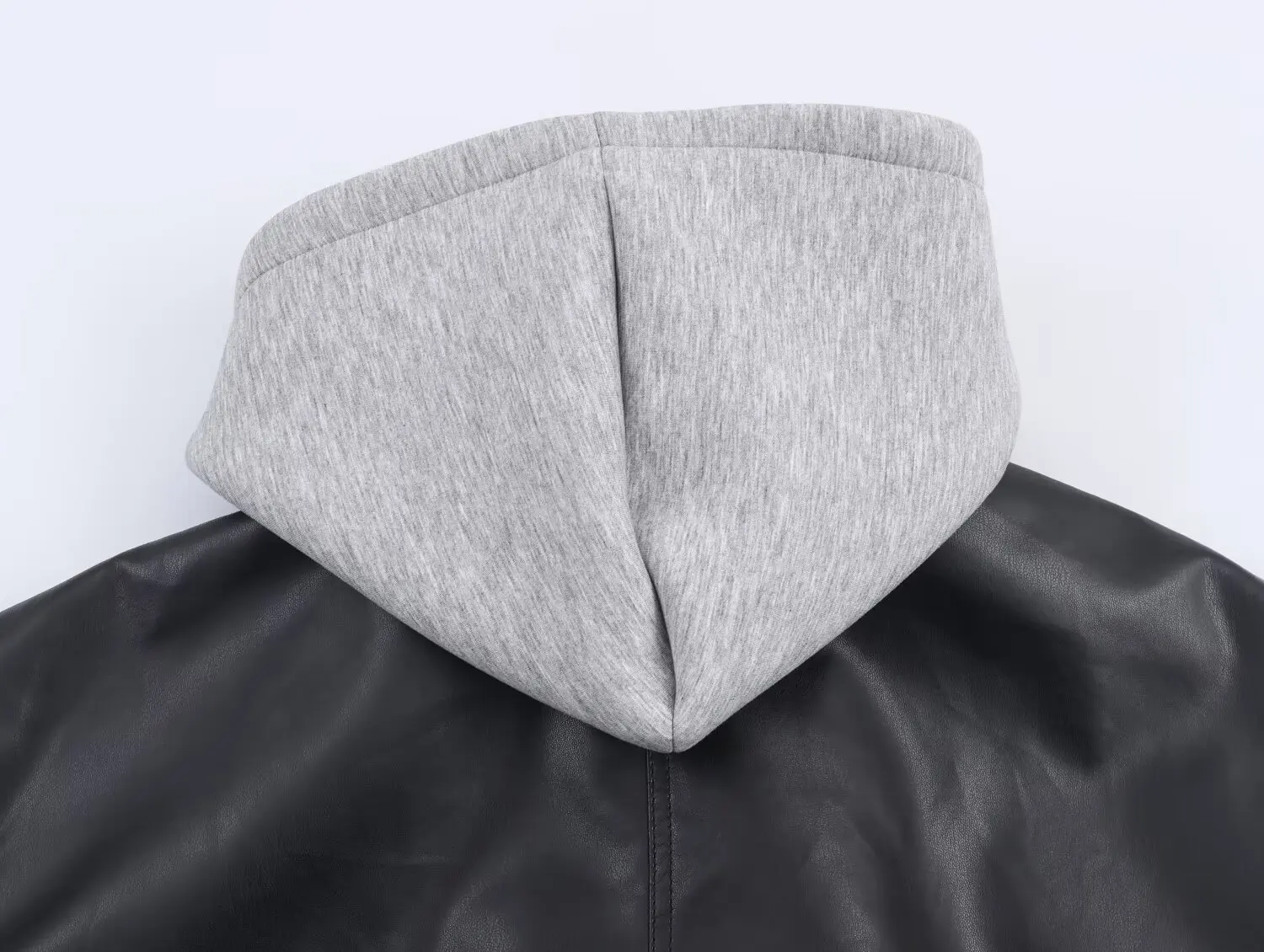 เสื้อแจ็คเก็ตแฟชั่นผู้หญิงสไตล์ยุโรปและอเมริกาแบบใหม่ ประดับด้วยหนังเทียม  คอลเลคชั่นฤดูใบไม้ร่วงและฤดูหนาว ปี 2025