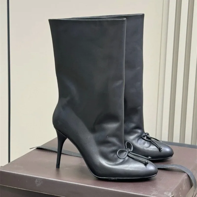 

Новые черные ботинки до середины икры с бантом, осенне-зимние пикантные ботинки на высоком каблуке-шпильке, простые модные женские ботинки для поездок на работу и покупок