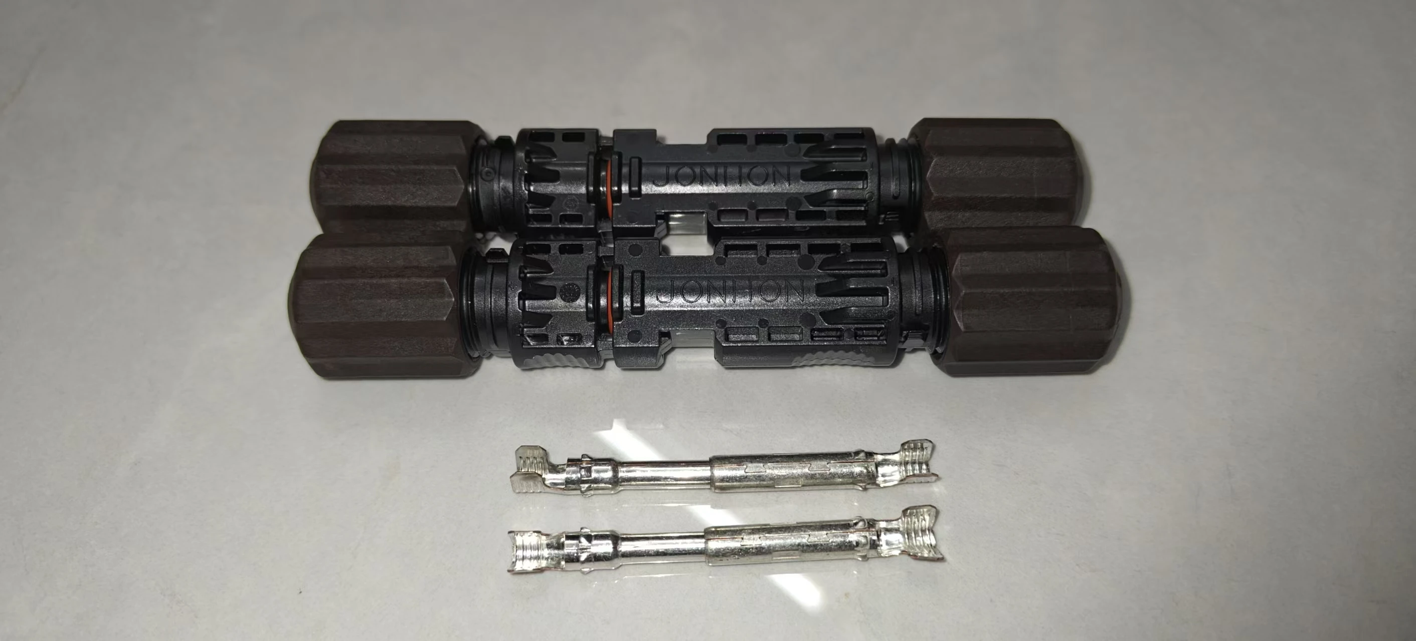 Jonhon Brand 1500V MC-4-Stecker PV-DC-Anschluss für 100KW-300KW HUAWEI netzgekoppelten 3-Phasen-Wechselrichter