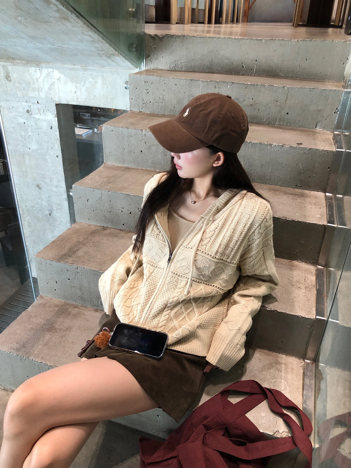 

Красный вязаный открытый кардиган знаменитостей, женский Sle, новинка 2025, осенне-зимняя шапка, встроенный супер красивый корейский свитер Sle...