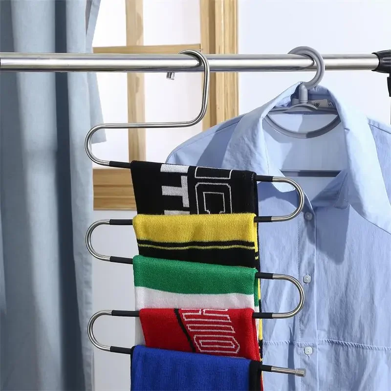 رف بنطال متعدد الطبقات على شكل حرف S من الفولاذ المقاوم للصدأ مع منظمة مضادة للانزلاق وموفرة للمساحة