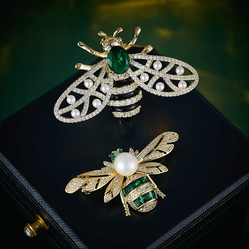 

New Freshwater Pearl Little Bee Brooch Niche Light Luxury Inlaid Zircon Insect Brooch Versatile Clothing Accessories Wholesale