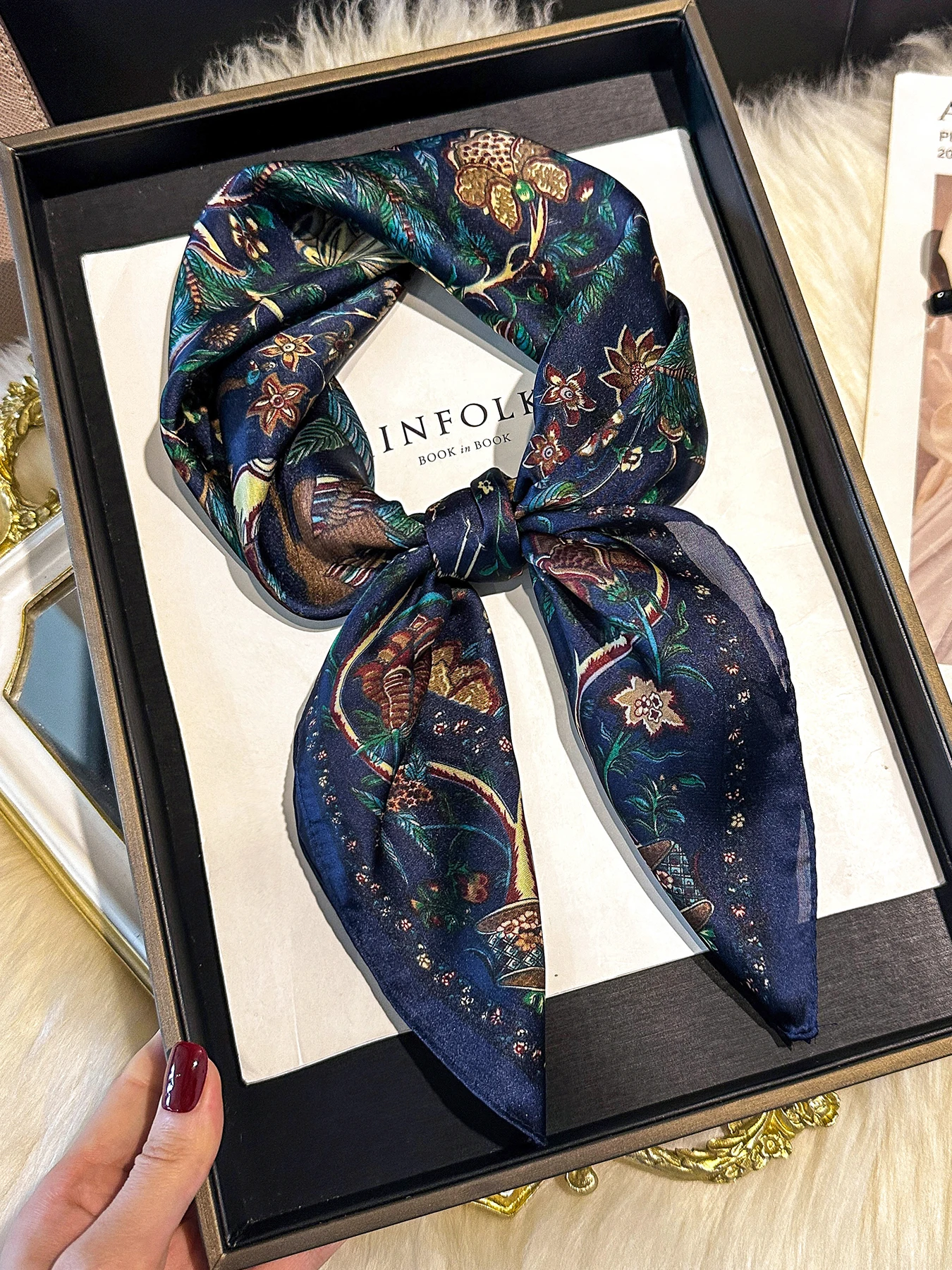 70×70cm Vintage Floral Square Scarf, Women Silky Satin Bandana, Botanical Butterfly Neck & Handbag Accessory