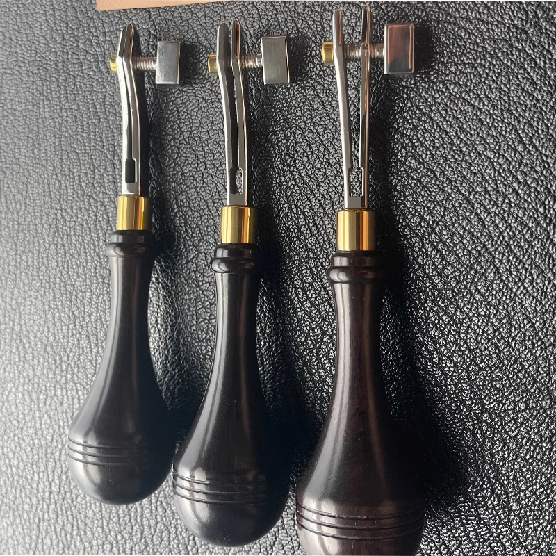 

Adjustable Pressure Clamps for Handcrafted Leather Bag Leather Goods Decorative Edges Edge Positioning Lines for Assistance Tool