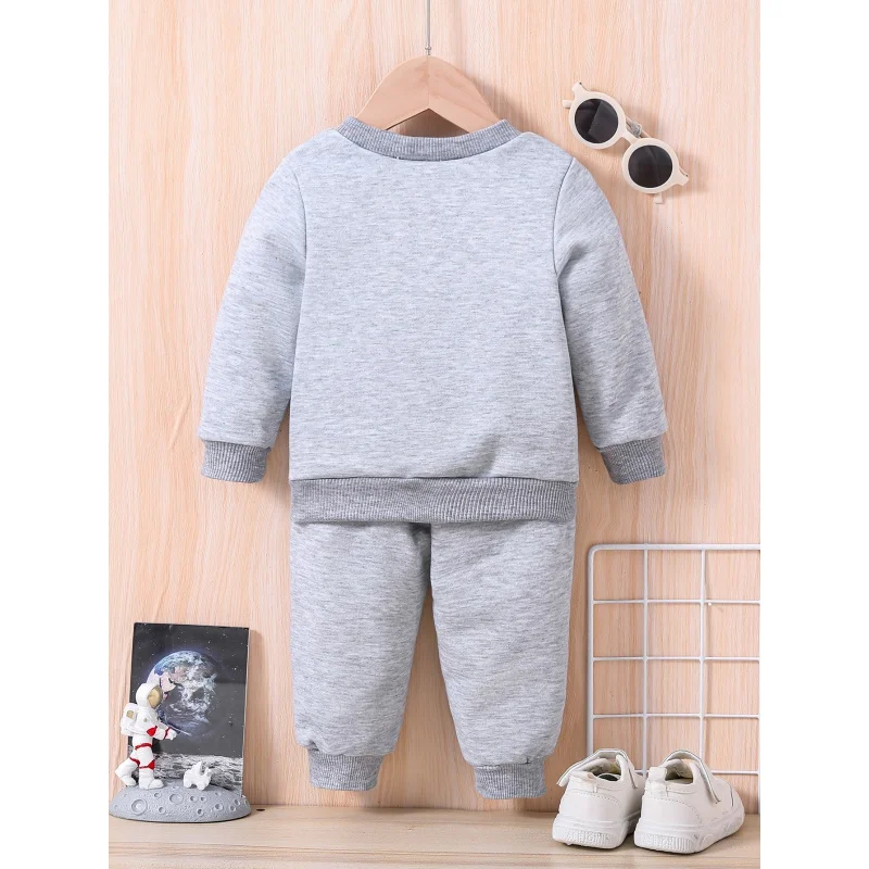 Boy's round neck long sleeved hoodie set with cartoon and artistic teddy bear with backpack, English letter printed versat 2344A