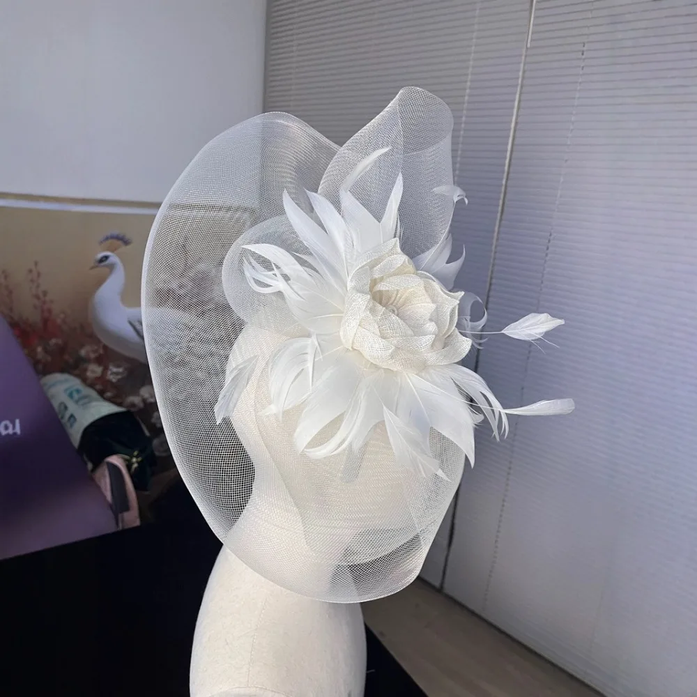 مشبك شعر ريش الزفاف الأنيق مع الدانتيل تول تقليد اللؤلؤ قبعة السيدات حزب الشعر التبعي